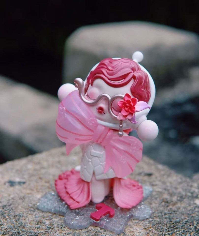 Authentic SKULLPANDA Hand in Hand Hidden Figure - Tranquility Blossom